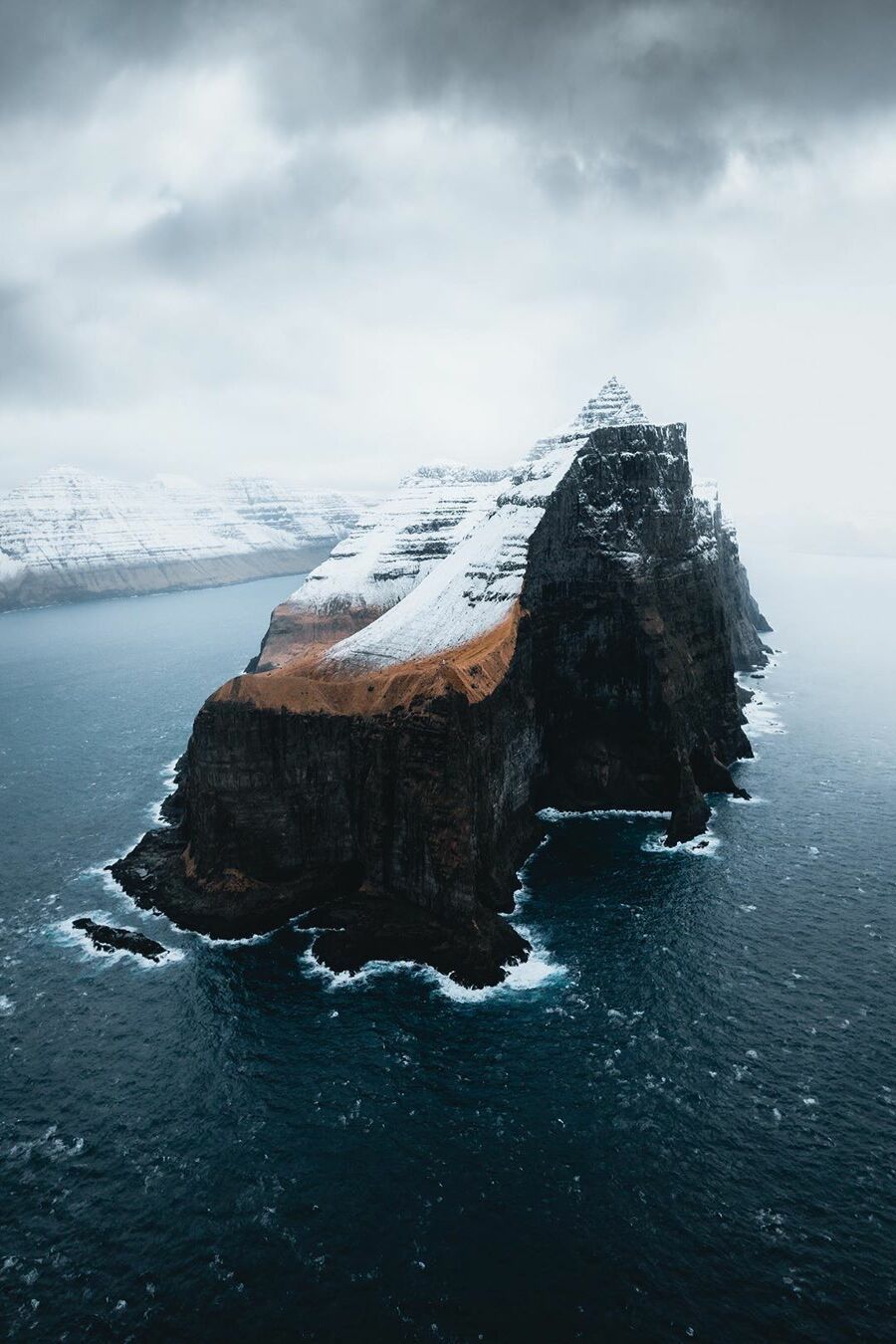 900x1350, 154 Kb / снег, скала, море, океан, горы