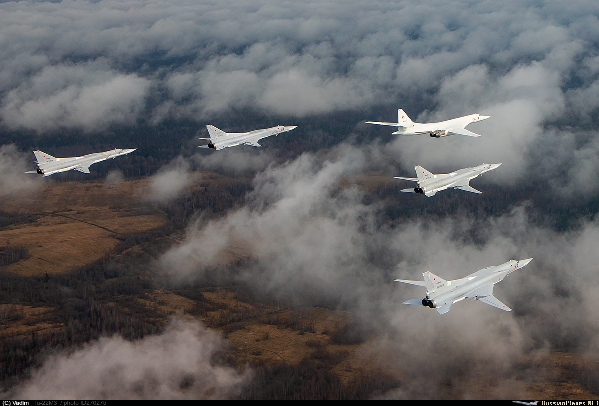 1200x813, 326 Kb / бомбардировщик, ракетоносец, Ту-160, Ту-22М3, самолет