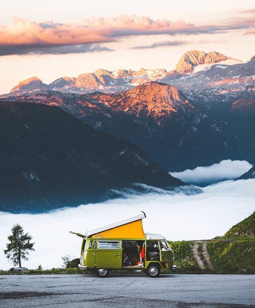 1059x1280, 312 Kb / горы, облака, туман, фургон, T1,  фольксваген, автобус