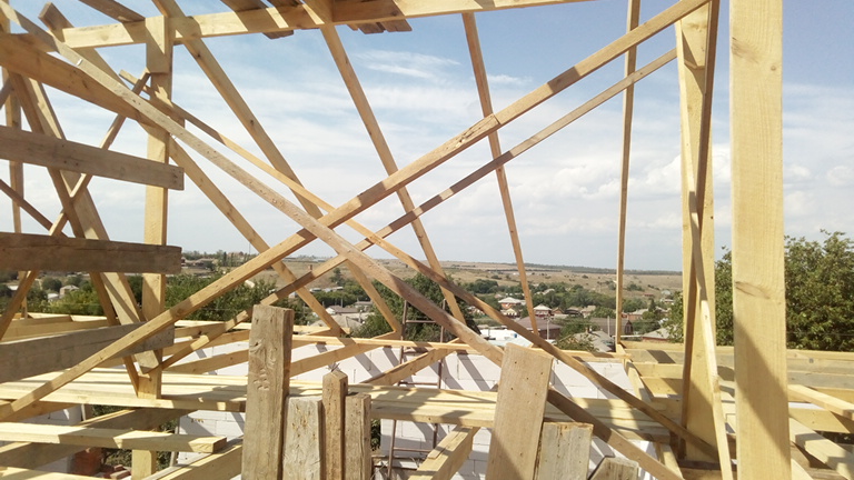 768x432, 240 Kb / Чердак, вид, доски, стропила, из личного