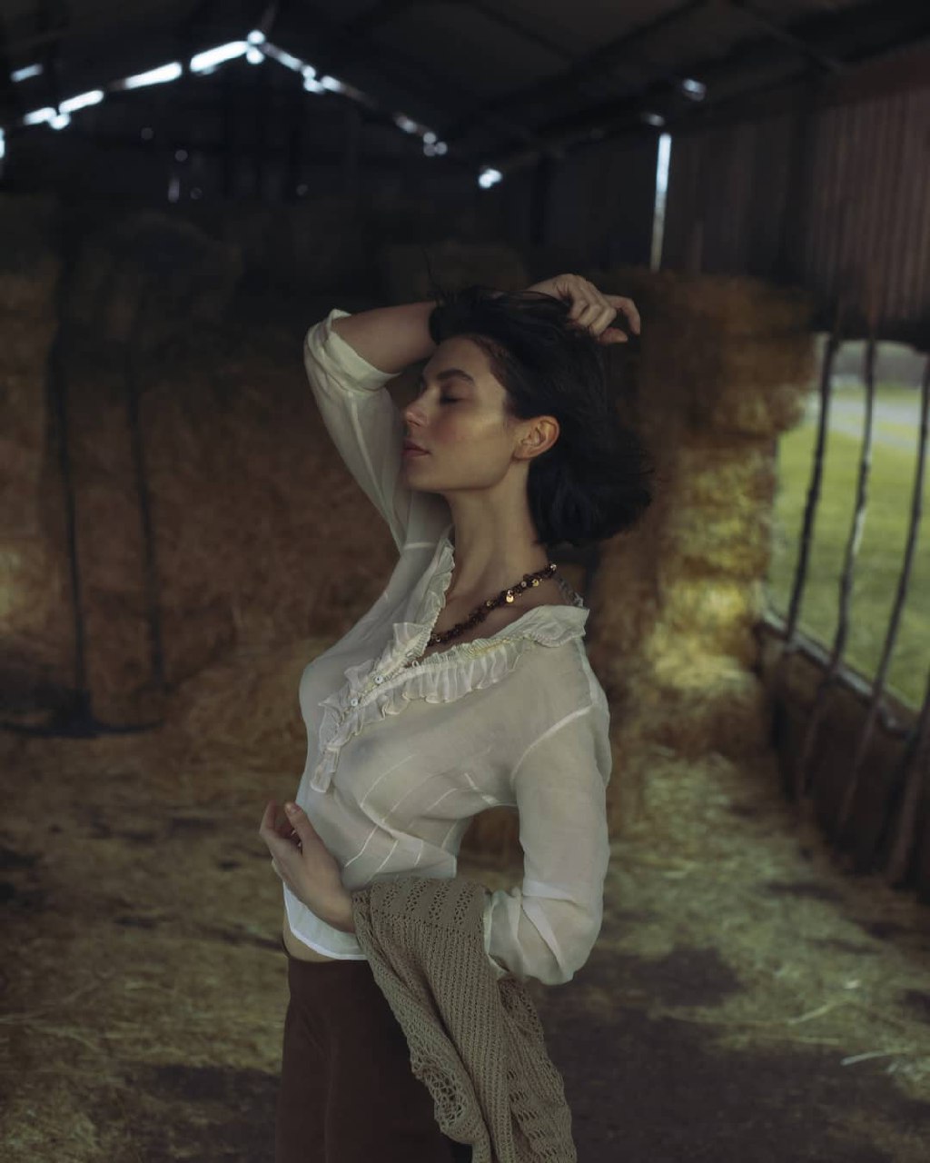 1024x1280, 121 Kb / Сеновал, рубашка, белая, дубницкий, Марина Щеглова, David Dubnitskiy, Давид Дубницкий