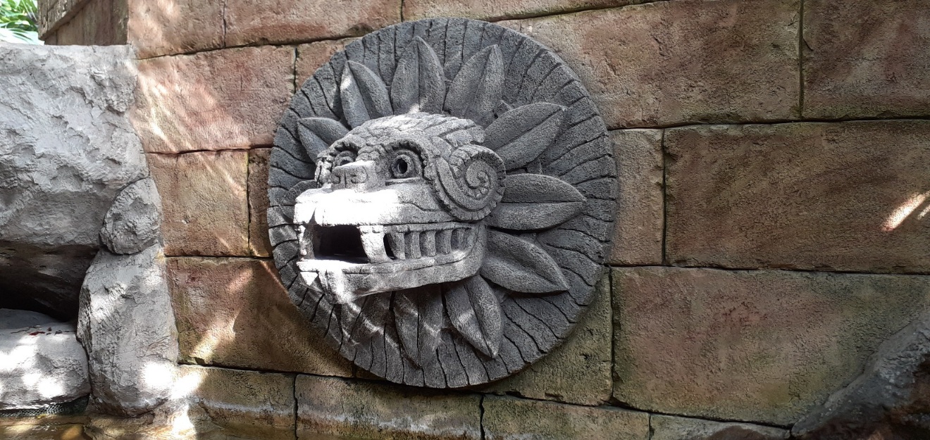 1320x625, 419 Kb / Статуя, морда, голова, екатеринбург, океанариум, скульптура