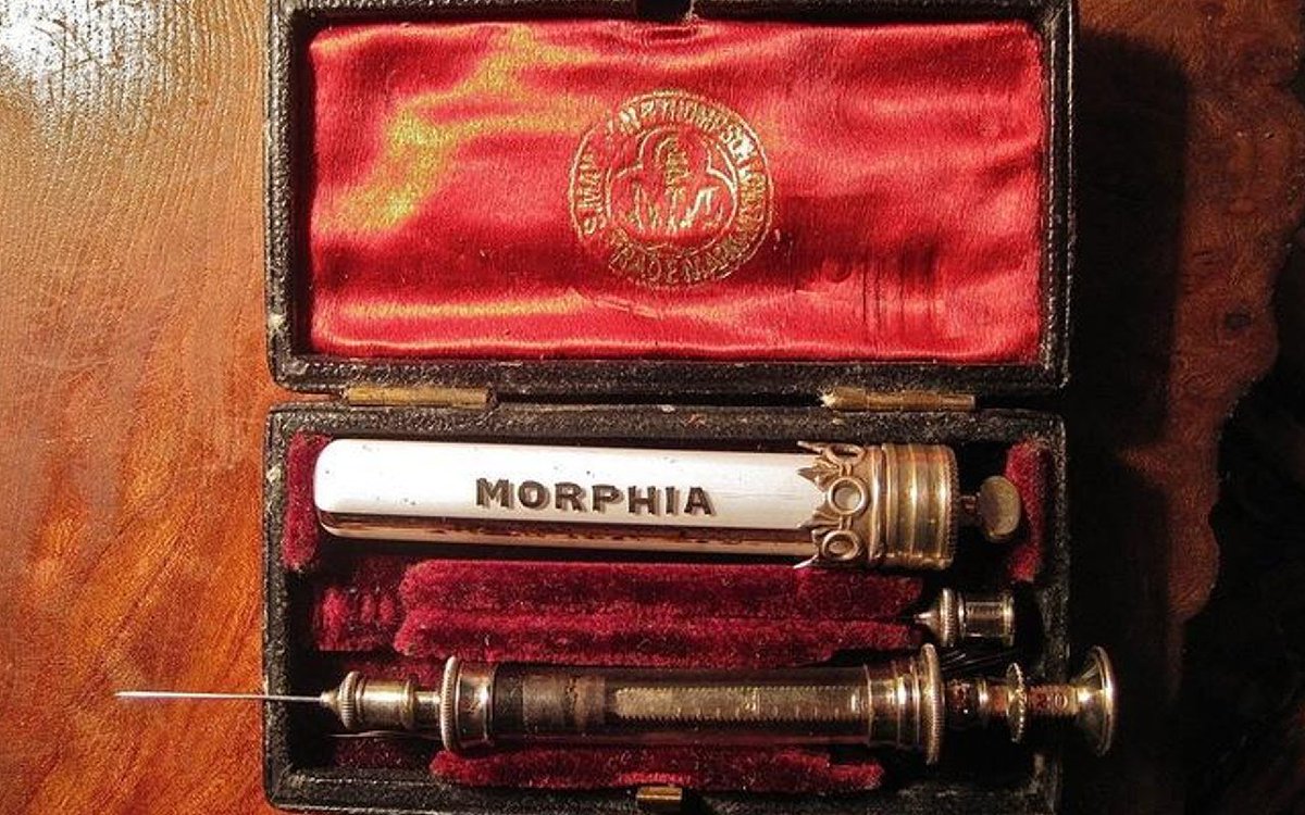 1200x750, 214 Kb / набор, шкатулка, морфий, шприц, раритет, бархат
