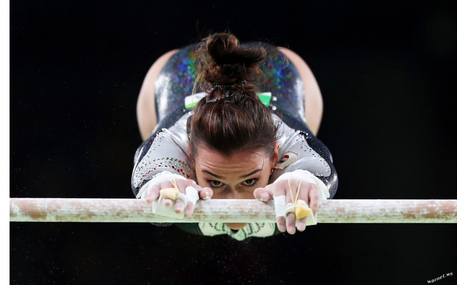 1500x937, 336 Kb / гимнастка, перекладина