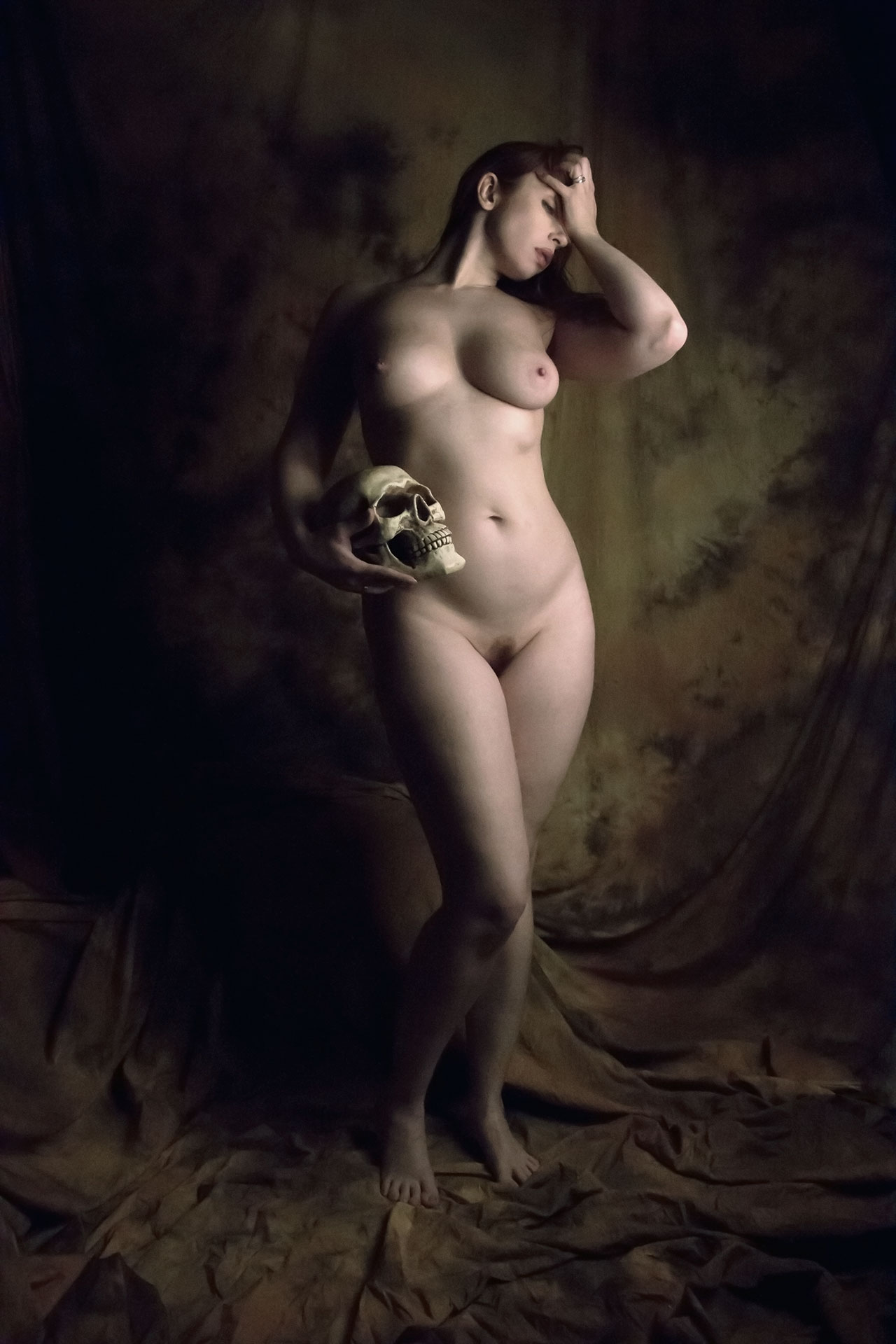 1280x1920, 215 Kb / сиськи, череп, кольцо, голая, Alixia Busch