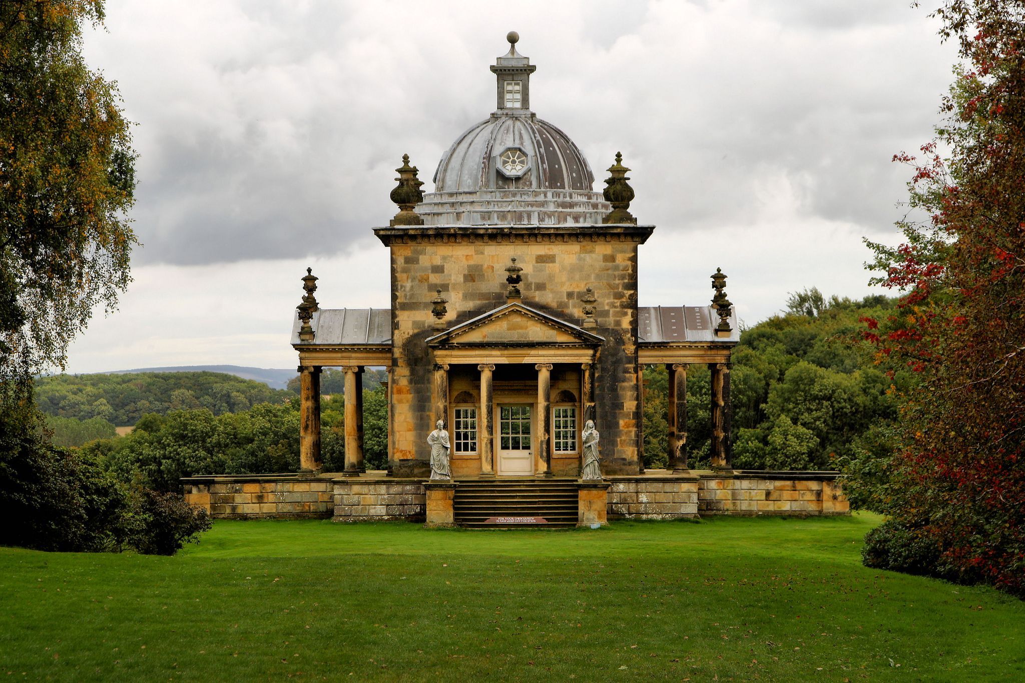 2048x1366, 554 Kb / касл-ховард, храм 4 ветров, Англия, архитектура, castle howard, поместье, замок