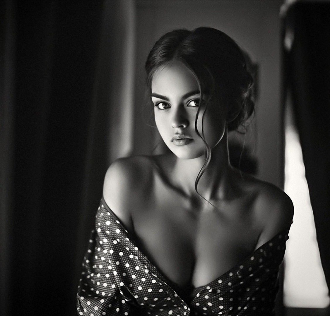 1127x1080, 287 Kb / ч/б, девушка, горошек, декольте, локон, Владислава Евтушенко