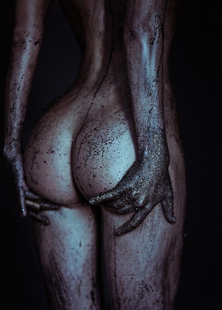 768x1070, 94 Kb / голая, грязная, блестки, попа, руки, Инна Тихонова, Nessie Joy