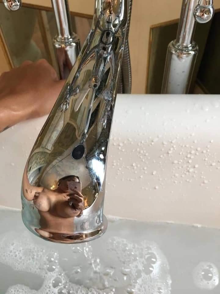 720x960, 57 Kb / кран, отражение, селфи, ванная