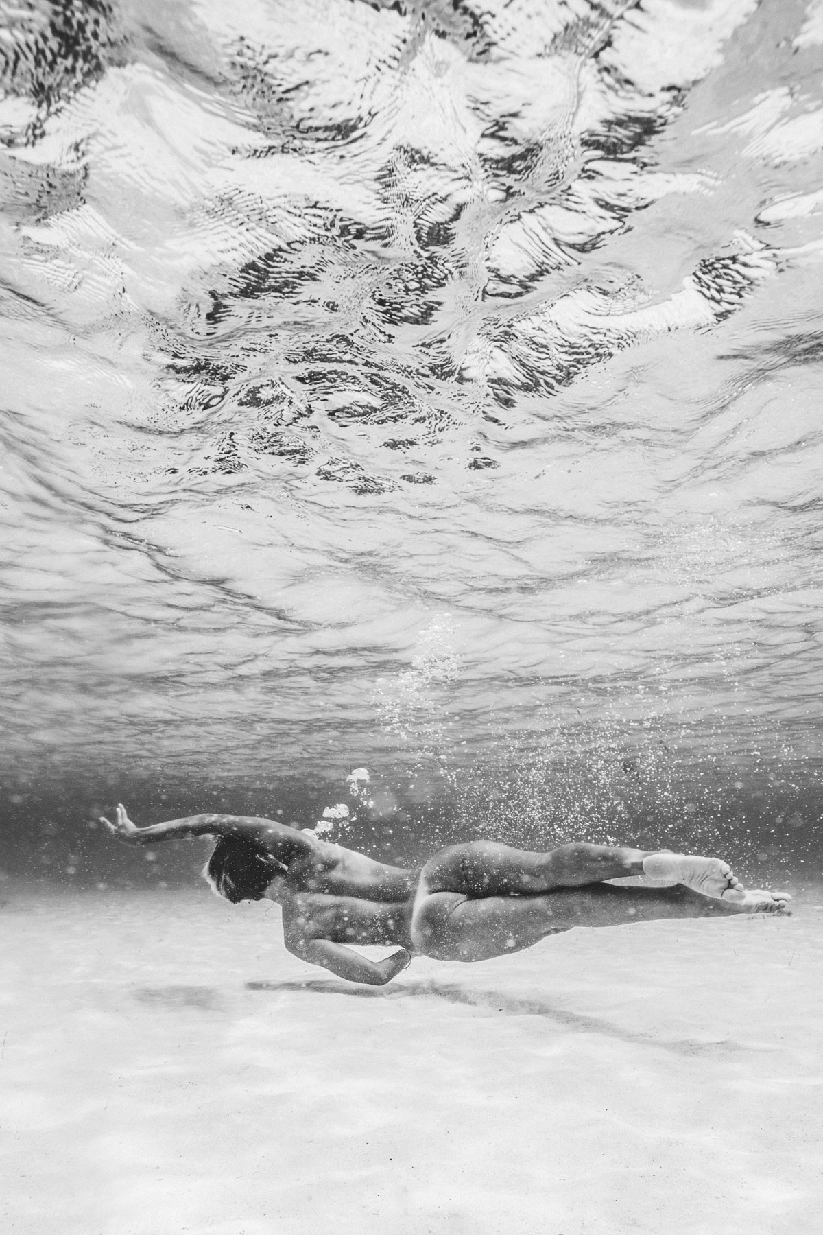 1200x1800, 428 Kb / женщина, под водой, вода, ч/б