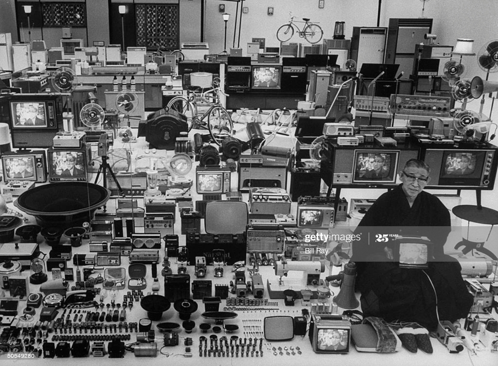 1024x754, 381 Kb / ч/б, телевизор, Панасоник, Коносуке Мацусита, кимоно, Япония, Panasonic