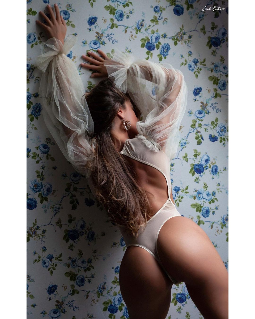 1080x1350, 181 Kb / Стена, обои, цветы, попа