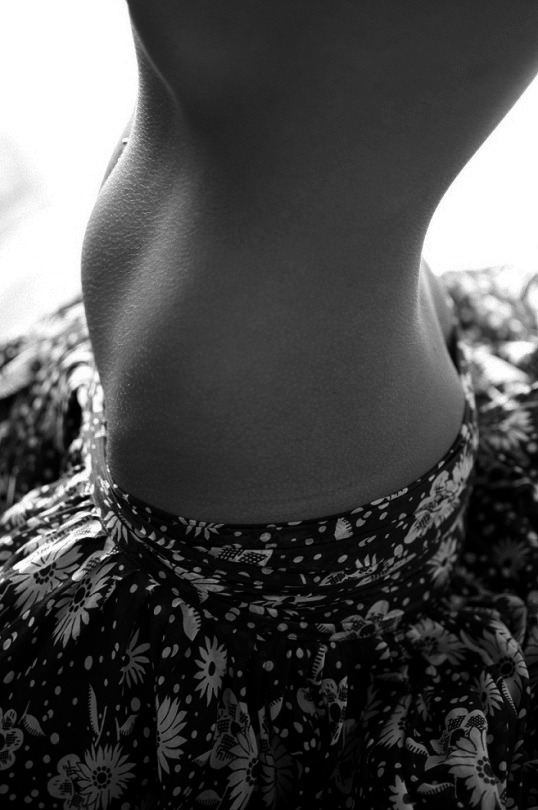 538x810, 89 Kb / юбка, живот, фигура, ч/б