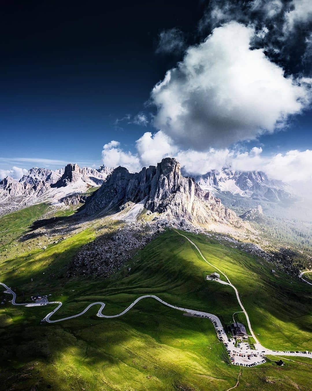 1080x1350, 240 Kb / горы, облака, солнце, дорога