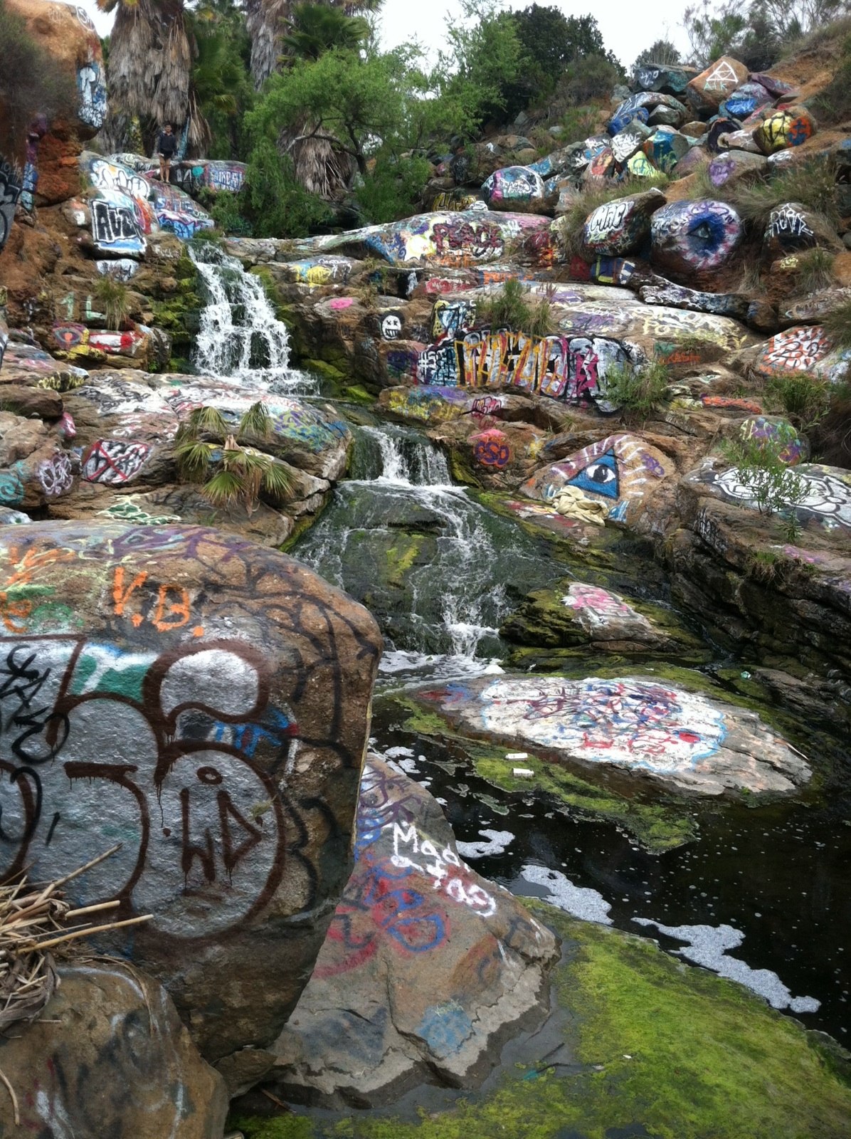 1196x1600, 580 Kb / ручей, речка, горная, камни, рисунки, зарисовано, вода, тина, кусты