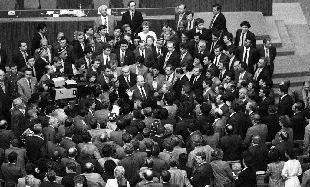 1024x620, 179 Kb / Михаил Горбачев, ссср, съезд, Москва, ч/б, депутат