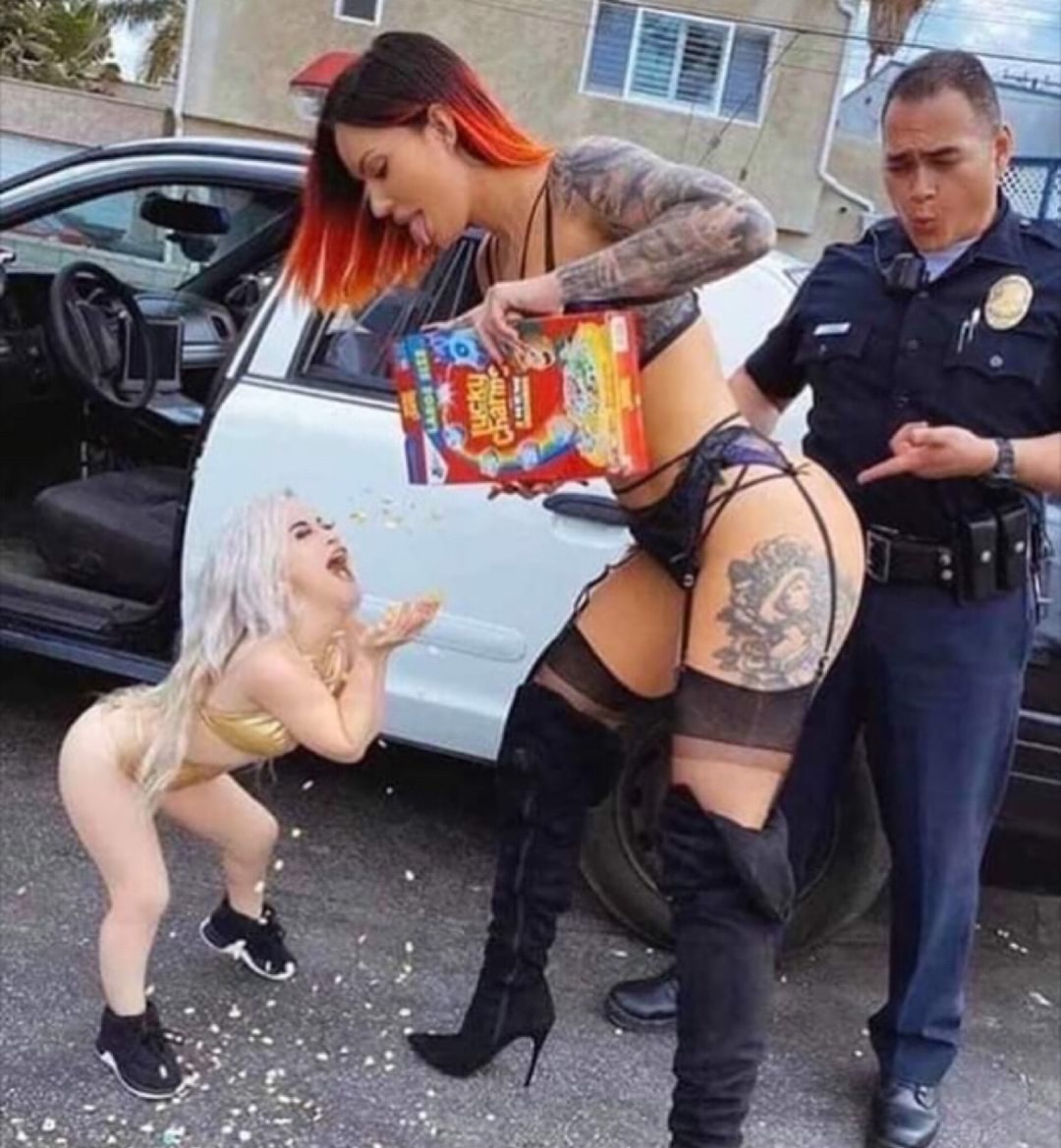 1080x1169, 319 Kb / Viking Barbie, Kayleigh Meagan Swenson, авто, полицейский, тату, лилипут, Tiny Texie