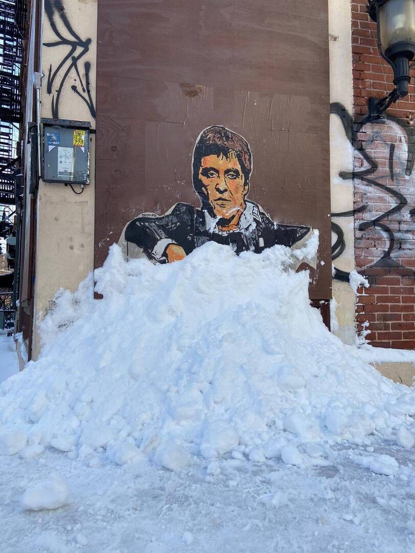 811x1081, 146 Kb / тони монтана, лицо со шрамом, кокаин, снег