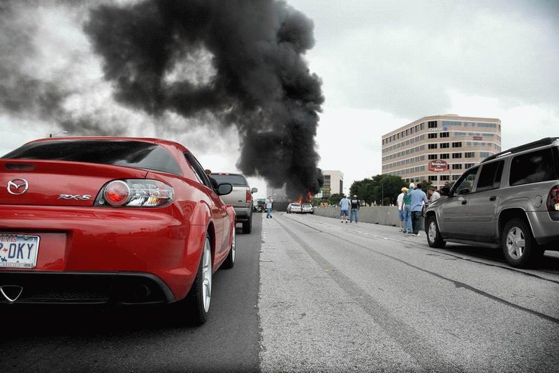 800x535, 72 Kb / мазда, пожар, дым