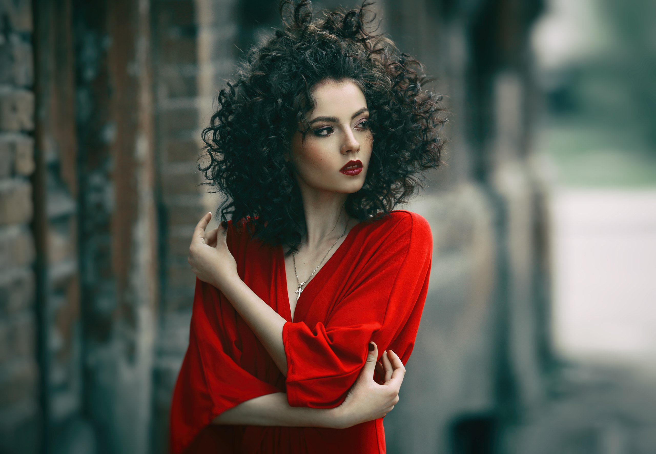 2560x1770, 362 Kb / красное, кудрявая, София Натальчук