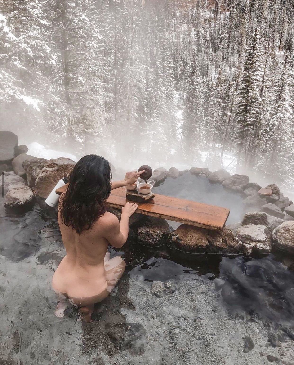 1242x1541, 389 Kb / голая, чай, скамейка, доска, зима, снег, бассейн, камни