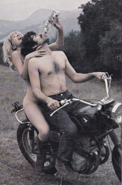466x706, 136 Kb / мотоцикл, двое, бухло, бутылка, веселье