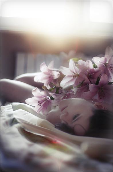 394x600, 140 Kb / девушка, цветы, утро