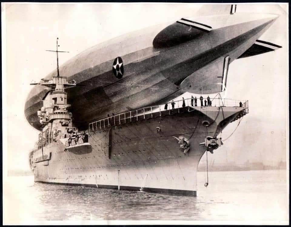 960x749, 63 Kb / ч/б, дирижабль, сша, авианосец