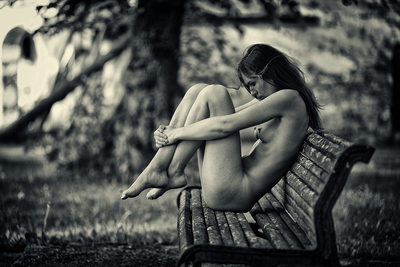 1618x1080, 248 Kb / женщина, лавочка, ч/б