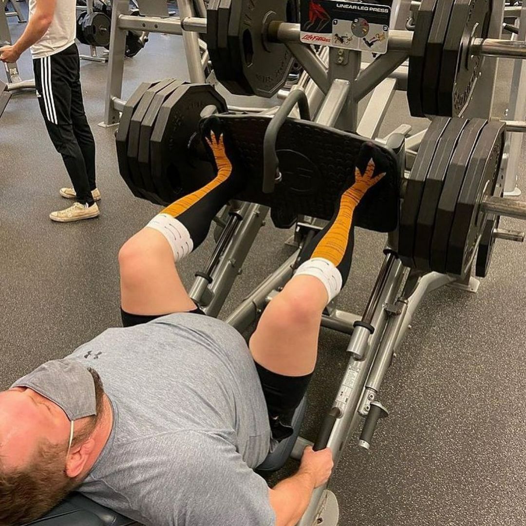 1080x1080, 248 Kb / качалка, тренажер, куриные, ноги, носки, маска