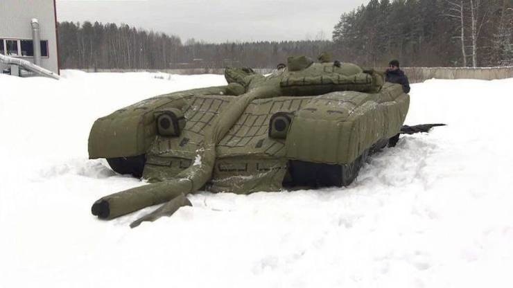 740x416, 40 Kb / танк, надувной, имитация, муляж