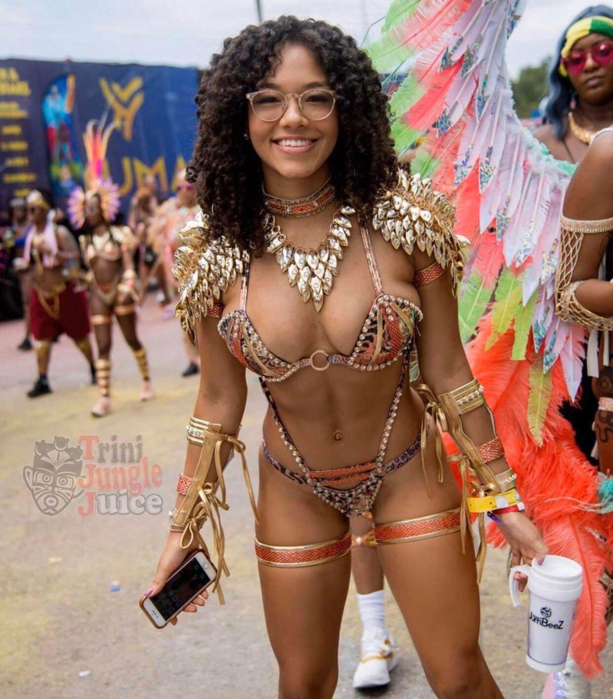 1242x1416, 204 Kb / костюм, карнавал, очки, показалось