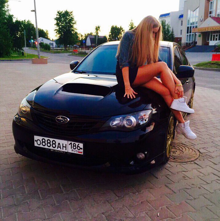 716x718, 125 Kb / Авто, кроссовки, дворец семьи, субару, ноги