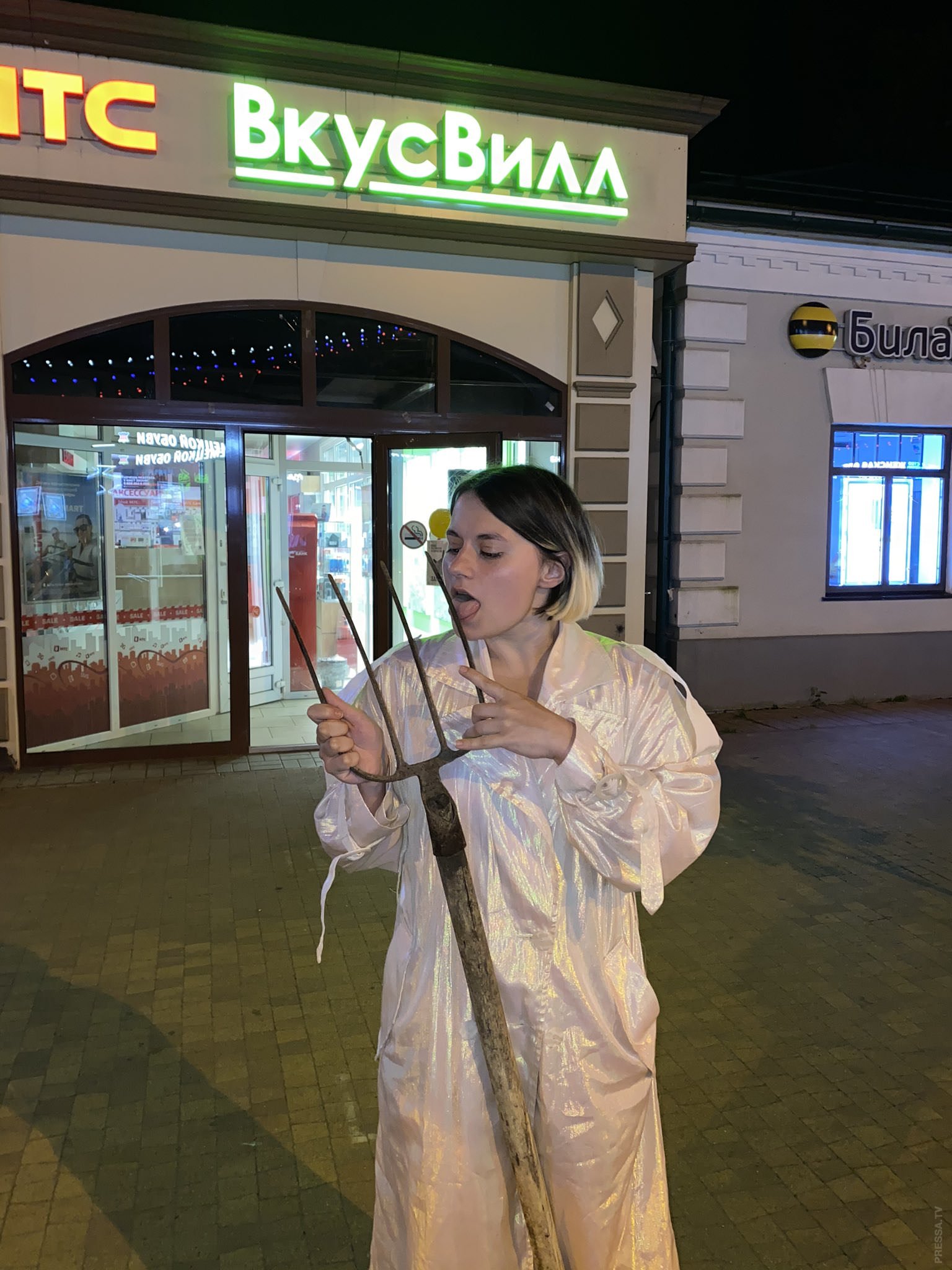 1536x2048, 388 Kb / Вкусвилл, вилы, магазин, язык