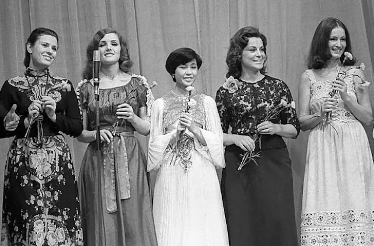 1280x845, 279 Kb / Валентина Толкунова, Надежда Чепрага, Роза Рымбаева, Эльвира Узунян, София Ротару, ч/б