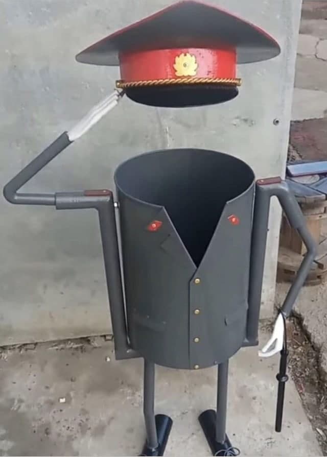 640x895, 34 Kb / мусорка, форма, фуражка, урна