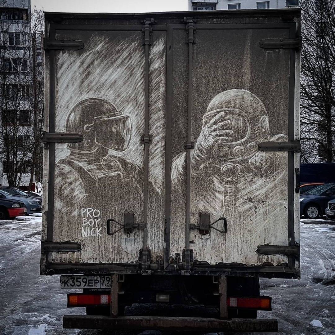 1080x1080, 256 Kb / космонавт, омон, грязь, рисунок