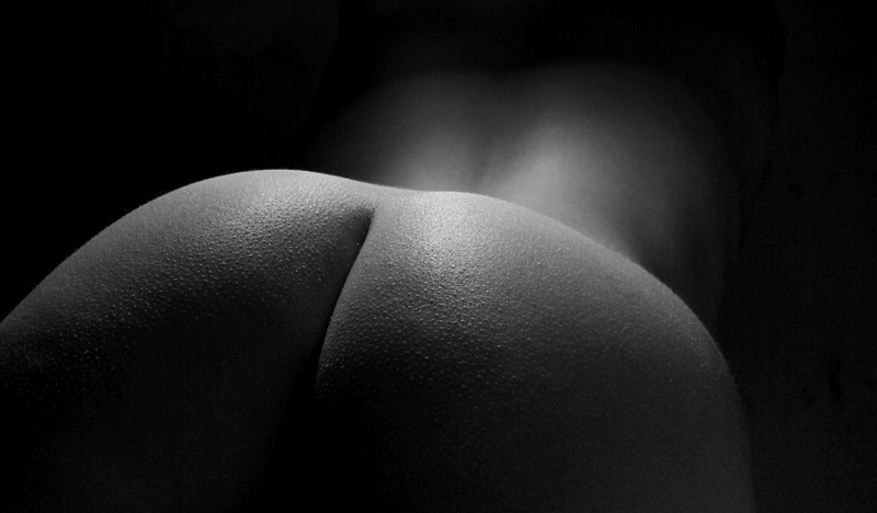 800x468, 139 Kb / попа, спина