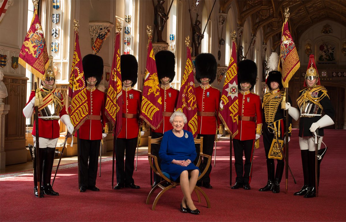 1200x772, 223 Kb / королева, караул