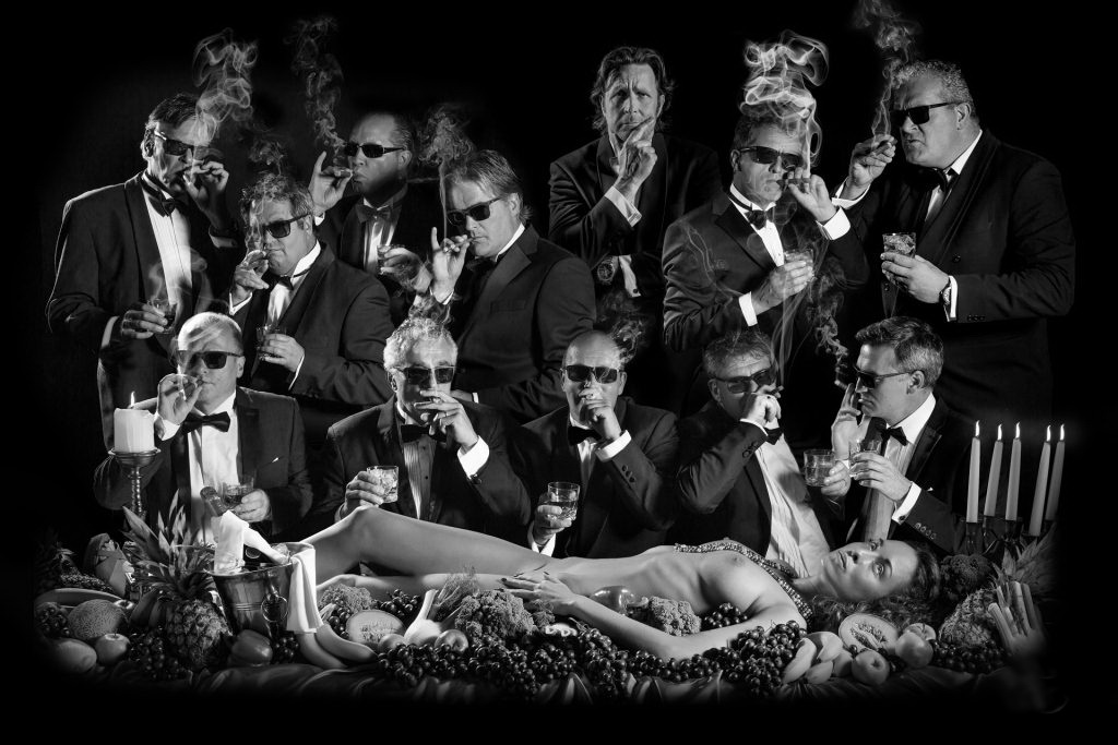 1024x683, 166 Kb / девка, фрукты, очки, свечи, дым, сигары, ч/б