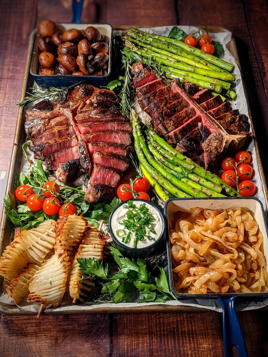 900x1198, 604 Kb / еда, мясо, грибы, помидоры, зелень, жратва