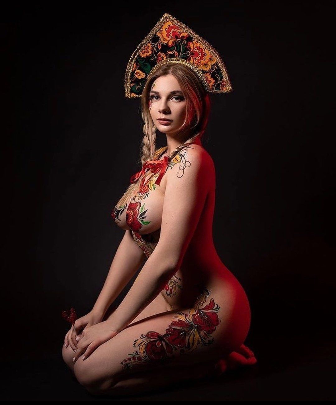 1080x1301, 202 Kb / Роспись, кокошник, коса, цветок, ветка, ягода, петушок, леденец, бодиарт, Наталья Тихомирова