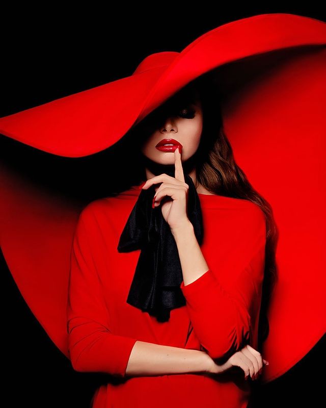 640x800, 44 Kb / красное, маникюр, шляпа, бант