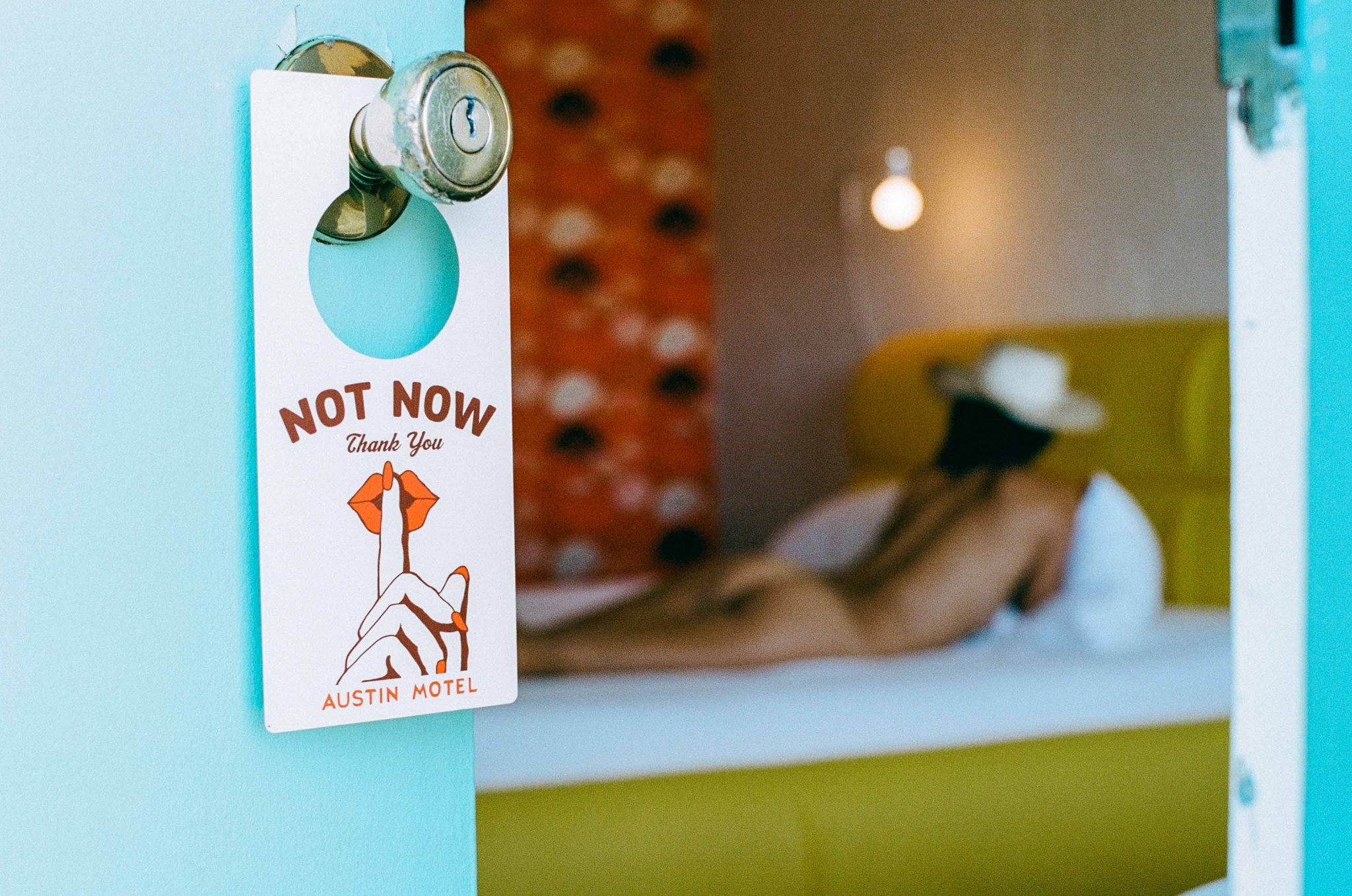 2048x1358, 534 Kb / не сейчас, дверь, замок