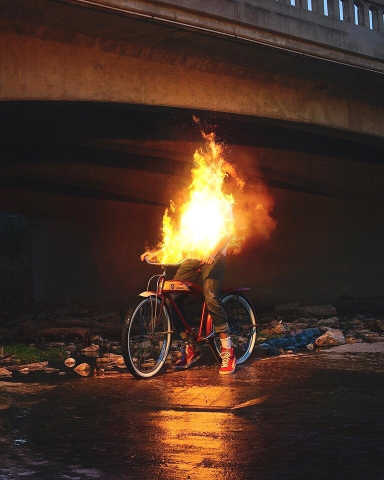 768x960, 233 Kb / велосипедист, огонь