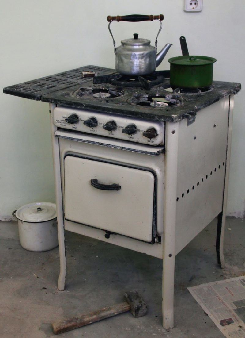 800x1102, 86 Kb / ссср, газовая плита, чайник, кастрюля, кувалда