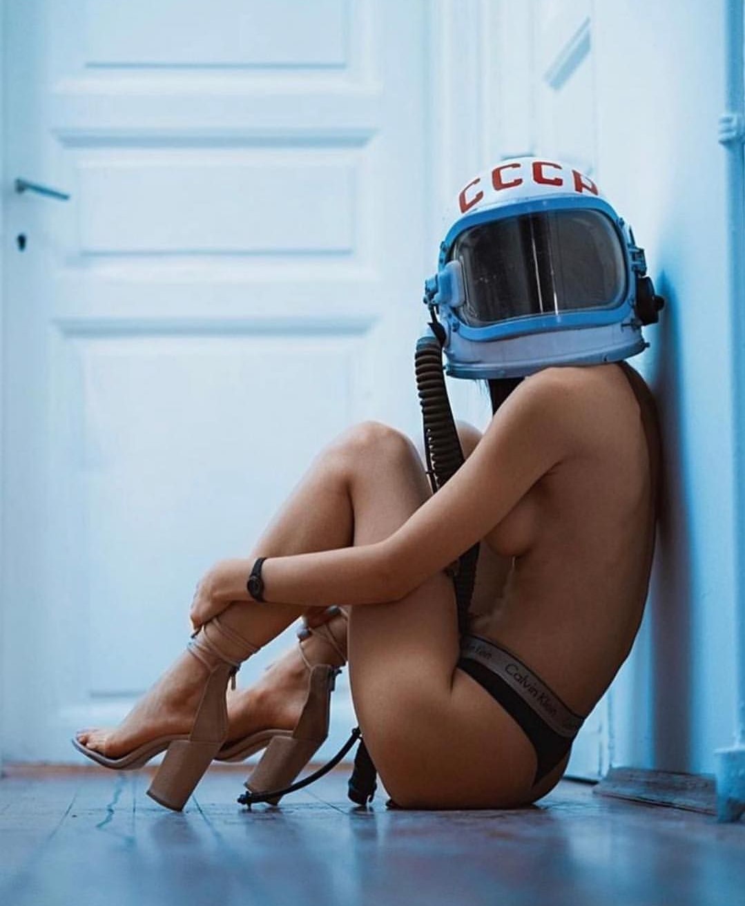 1079x1312, 142 Kb / шлем, ссср