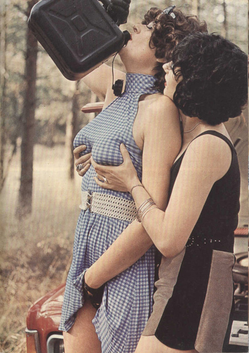 494x700, 141 Kb / девки, канистра