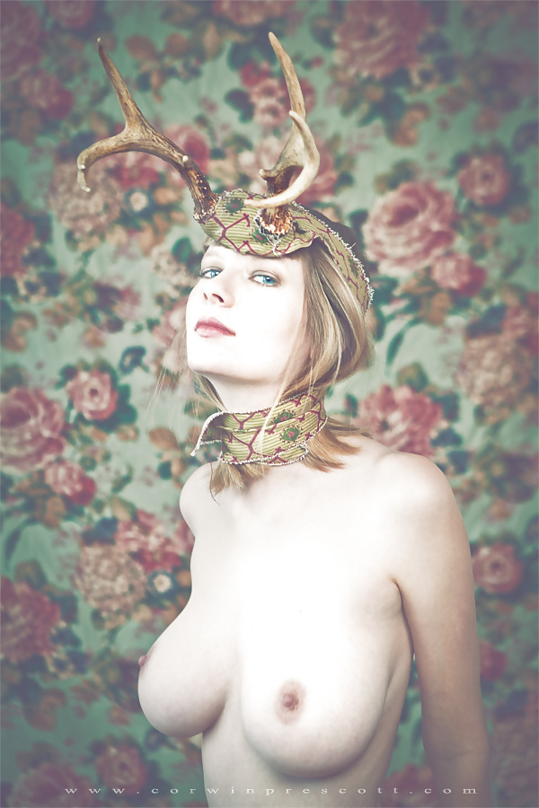 600x900, 183 Kb / девка, рога, Vee Laroche, Mandy Collins