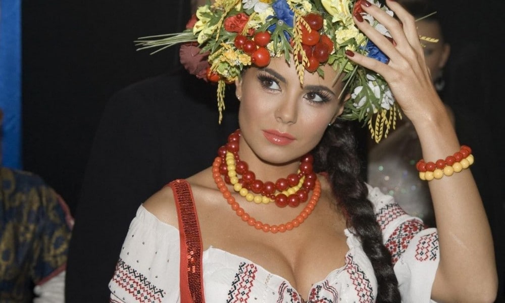 1000x600, 94 Kb / коса, украинка, браслет, бусы, настя каменских